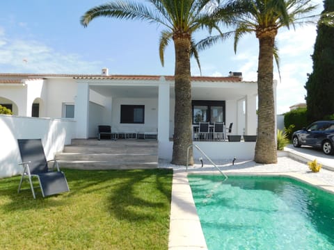 Villa & pool 