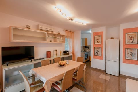 Place where you can enjoy with your family / friends after of sunny day.