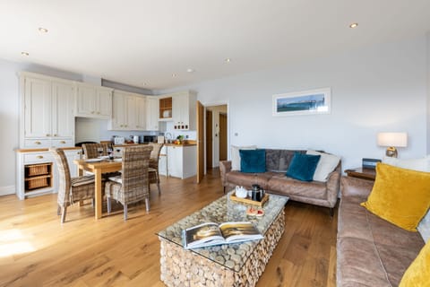 5 Fernhill, Carbis Bay: Beautifully furnished, taking inspiration from your coastal surroundings