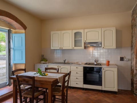 Countertop, Cabinetry, Furniture, Tap, Sink, Kitchen Sink, Window, Kitchen, Wood, Table