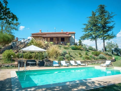 Property, Swimming Pool, House, Building, Real Estate, Estate, Villa, Sky, Vacation, Home