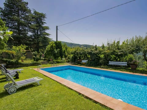 Water, Plant, Sky, Azure, Swimming Pool, Rectangle, Shade, Grass, Tree, Leisure