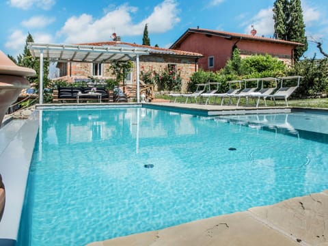 Swimming Pool, Property, Leisure, Real Estate, Town, Building, Vacation, Water, House, Sky