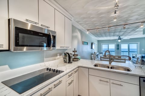 Kitchen - Complete with Gulf Views