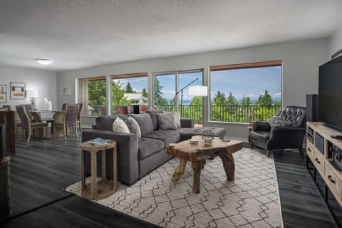 Welcome to Luray Terrace! Please enjoy this one of a kind Portland escape!