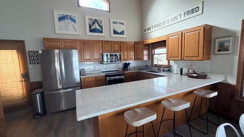 Kitchen with new granite countertops