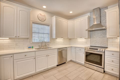 Fully stocked kitchen comes w/ all you need: cookware, utensils, dishes,Keurig,