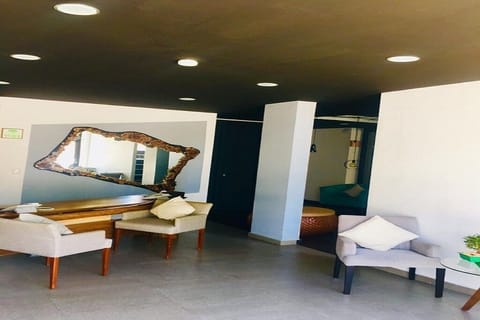 ENTRADA PRINCIPAL; LOBBY