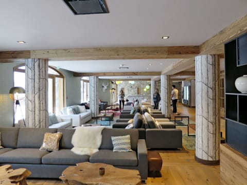 Living Room, Room, Interior Design, Furniture, Building, Property, Ceiling, Coffee Table, Home, Floor