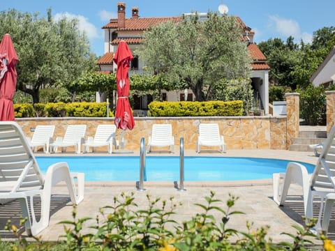 Swimming Pool, Property, Leisure, Vacation, Real Estate, Resort, Town, Building, House, Residential Area