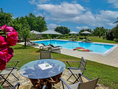 Water, Plant, Sky, Cloud, Furniture, Property, Table, Building, Swimming Pool, Chair