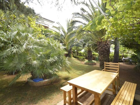 Plant, Property, Table, Plant Community, Building, Outdoor Table, Tree, Outdoor Furniture, Shade, Vegetation