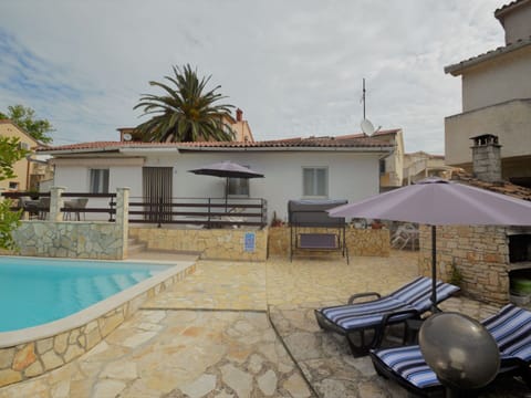 Sky, Cloud, Plant, Building, Tree, Shade, Water, Swimming Pool, Outdoor Furniture, Window