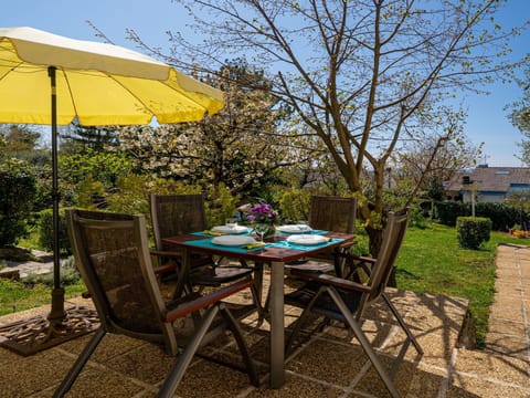 Furniture, Chair, Outdoor Furniture, Table, Kitchen & Dining Room Table, Outdoor Table, Garden, Shade, Patio, Restaurant