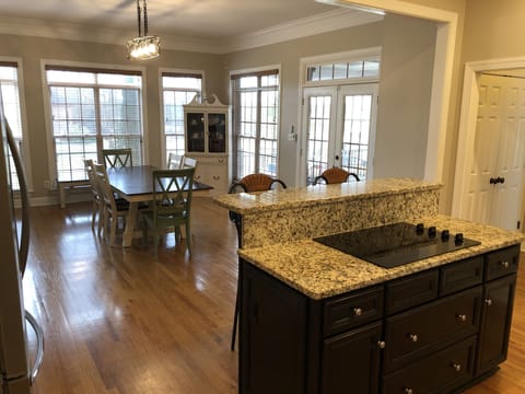 Flat cooktop on island bar. 