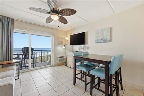 Condo 407