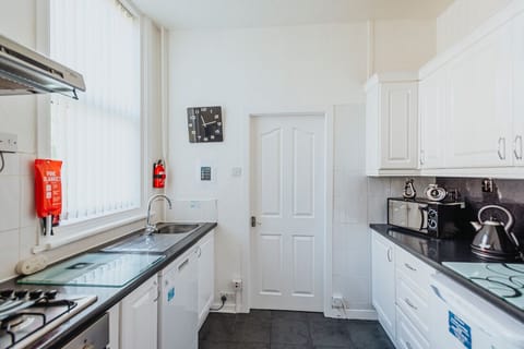 kitchen offers hob & oven fridge freezer dishwasher microwave toaster kettle