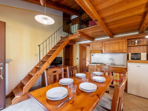 Table, Furniture, Property, Tableware, Wood, Building, Chair, Interior Design, Wood Stain, Flooring