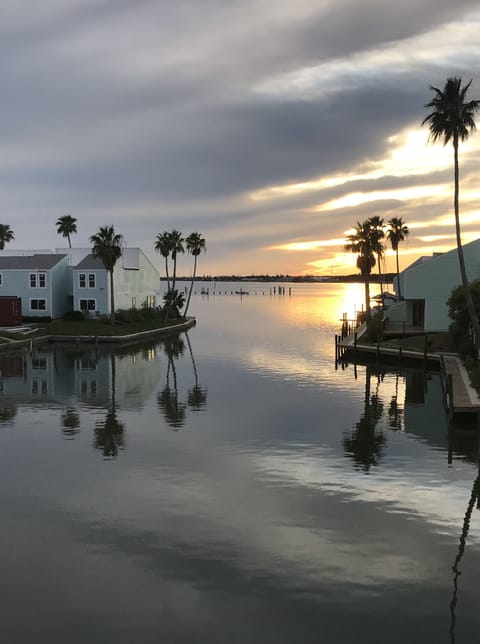 Sundown:  Little Bay at Key Allegro