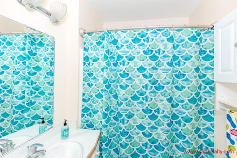 Master Bathroom with Tub Shower