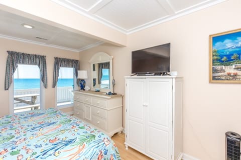North Oceanfront King Master Bed II