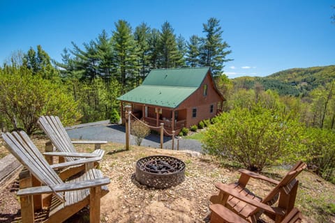 Welcome to App State of Mind! In the evenings you can sit by the firepit, cook S'Mores and enjoy a cool breeze...