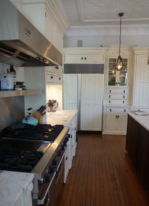 Kitchen, Sub Zero Fridge, Viking Range, Marble Counter Tops