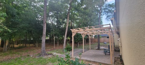Jr suite pergola n forest lot next door 