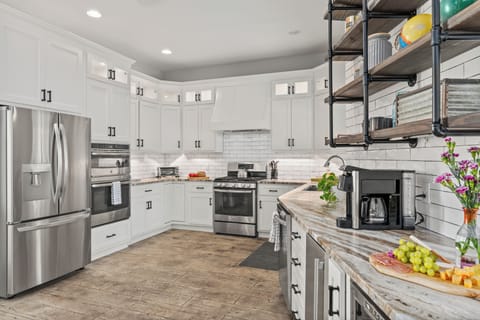 Fully equipped kitchen.