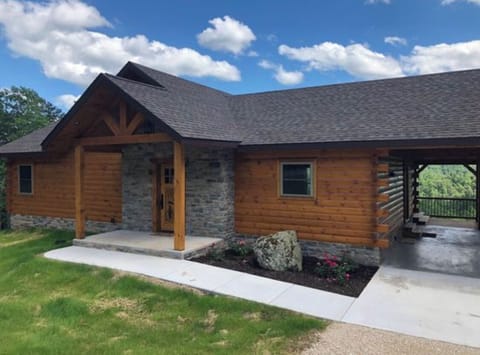 The front of Clear View Cabin.