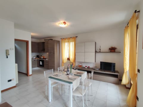 Table, Furniture, Cabinetry, Building, Countertop, Wood, Couch, Interior Design, Living Room