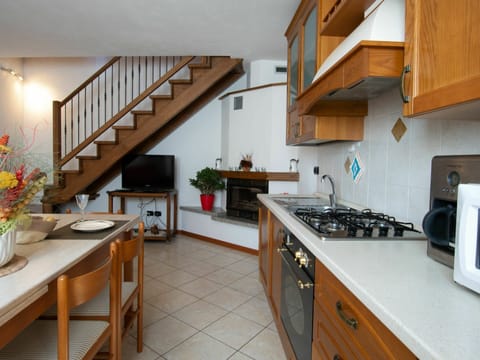 Countertop, Property, Room, Kitchen, Building, Furniture, Cabinetry, House, Interior Design, Real Estate