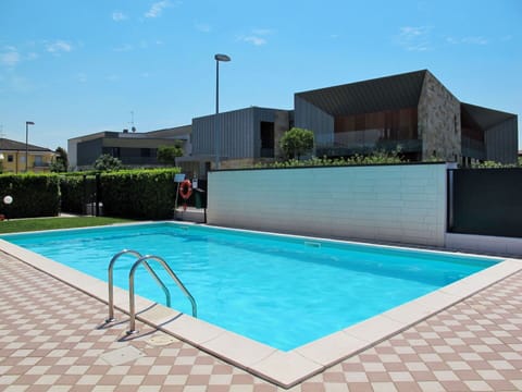 Water, Sky, Plant, Property, Swimming Pool, Street Light, Cloud, Azure, Building, Shade