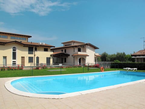 Property, Swimming Pool, Residential Area, House, Real Estate, Building, Home, Leisure, Resort, Vacation