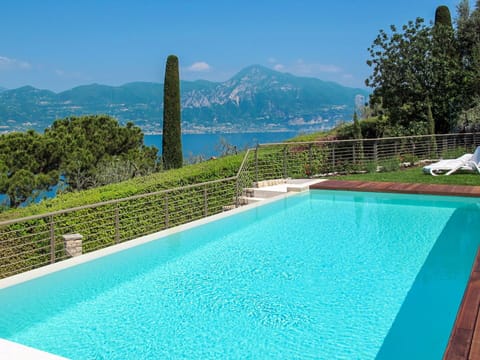 Water, Sky, Plant, Building, Property, Swimming Pool, Green, Blue, Azure, Nature