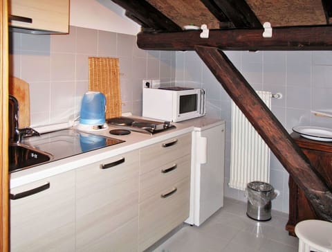 Cabinetry, Countertop, Furniture, Property, Building, Drawer, Kitchen, Wood, Interior Design, Kitchen Appliance