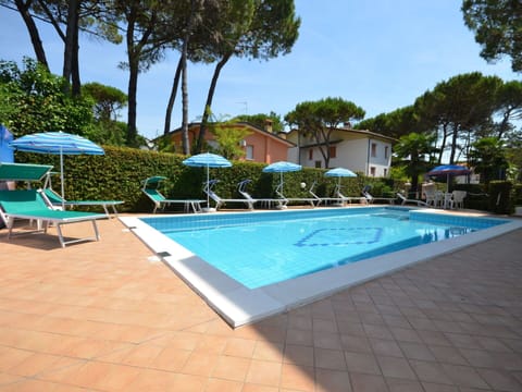 Water, Furniture, Building, Plant, Sky, Swimming Pool, Azure, Tree, Shade, Outdoor Furniture