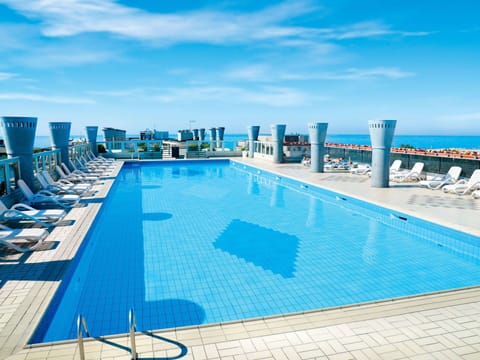 Sky, Water, Cloud, Daytime, Property, Blue, Swimming Pool, Building, Azure, Rectangle