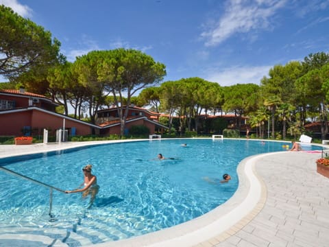 Water, Cloud, Sky, Swimming Pool, Plant, Azure, Tree, Body Of Water, Leisure, Aqua
