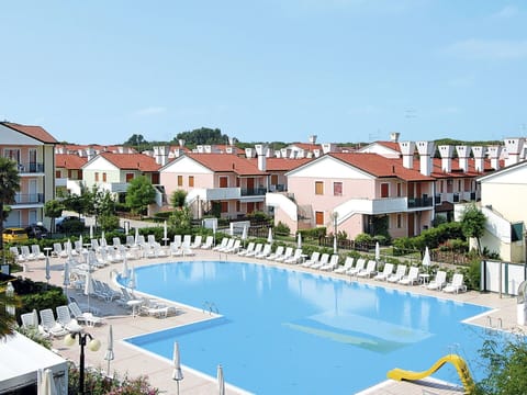 Water, Sky, Plant, Property, Building, Window, Swimming Pool, Azure, House, Body Of Water