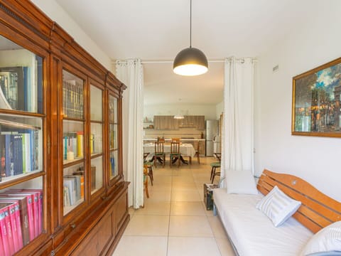 Building, Picture Frame, Furniture, Bookcase, Couch, Shelf, Wood, Interior Design, Flooring, Floor