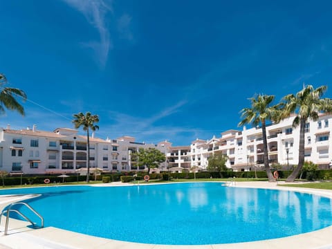 Communal pool and garden at Lorcrisur 2 bed rental