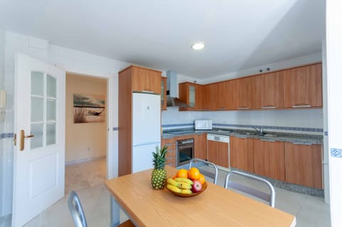 Spacious kitchen in 2 bedroom holiday flat