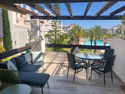 Lovely terrace with dining area in San Pedro flat