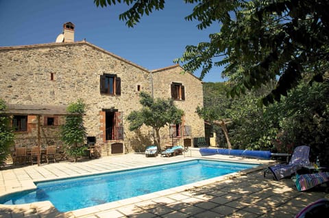 La Bergerie, 4 star, 200 year old farmhouse, private pool, spectacular views