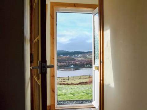 Hallway | Tote Cottage, Skeabost Bridge