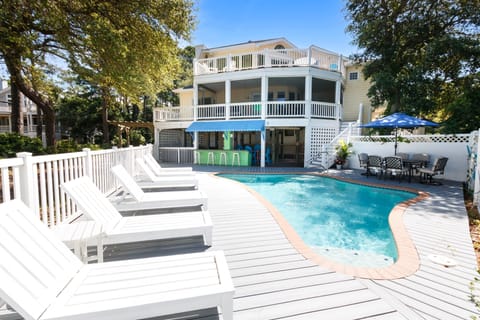 Exterior Painted! New photos coming in spring!