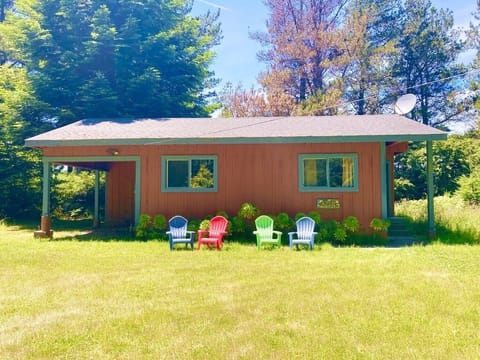 Azul cottage: 2 bedroom, 1 bath, full well stocked kitchen and propane fireplace