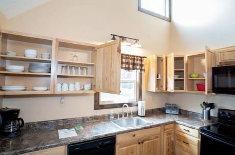 Kitchen w/ Kitchenware