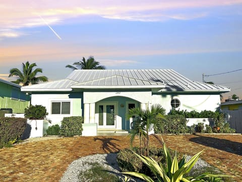 Private Single Family plenty of Parking no Shared Neighbors being Nosey